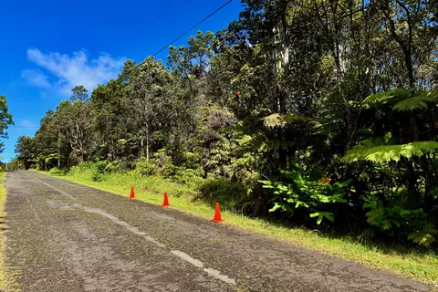 Anuhea St, Volcano, HI 96785