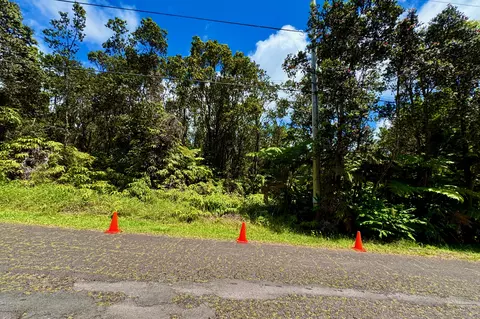 Anuhea St, Volcano, HI 96785