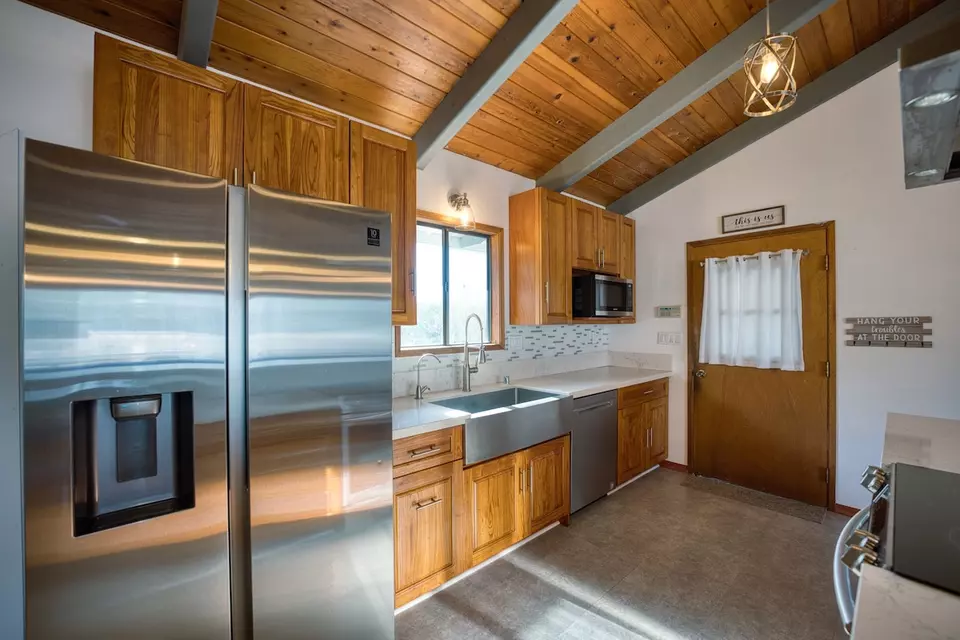 Kitchen - 103 Puhili St, Hilo, HI 96720 photo 3 of 4
