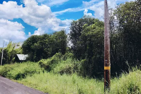 Hinuhinu St, Volcano, HI 96785