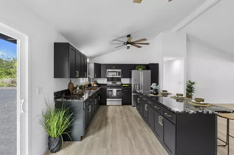 15-1370 15th Ave, Keaau, HI 96749