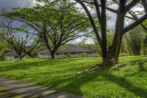6140 Kahiliholo Rd, Kilauea, HI 96754