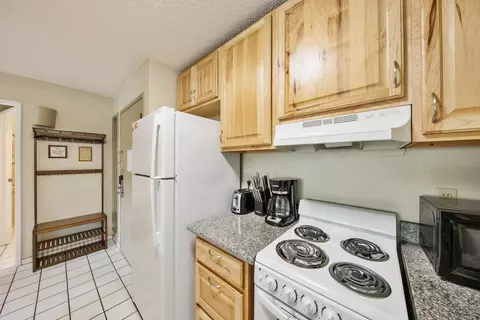 Kitchen - 525 Aleka Lp #G5, Kapaa, HI 96746 photo 3 of 3