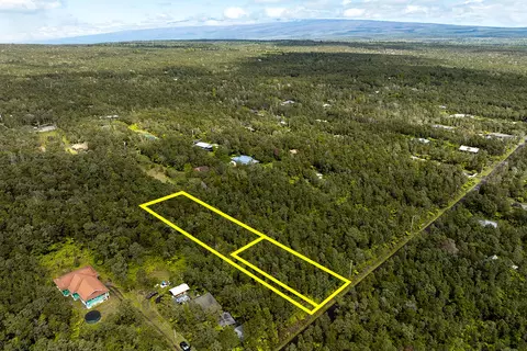 Nahelenani St, Volcano, HI 96785
