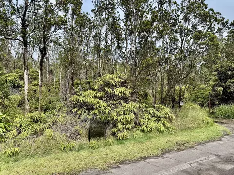 Anuhea St, Volcano, HI 96785