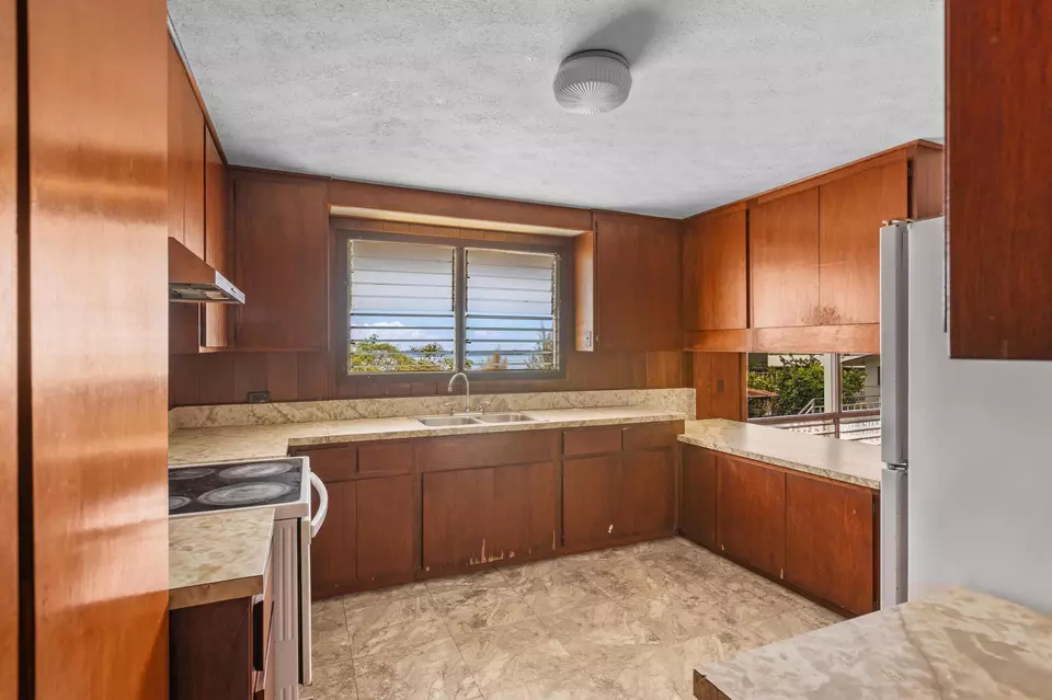 Kitchen - 744 Wainaku St # -A, Hilo, HI 96720 photo 2 of 2