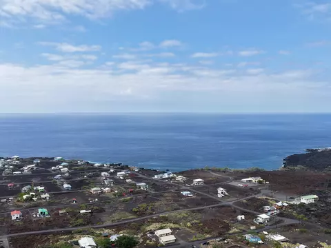 Eiwa Ave, Captain Cook, HI 96704