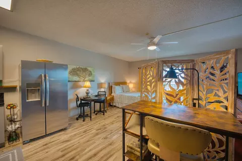 355 Kalanianaole Ave #302, Hilo, HI 96720
