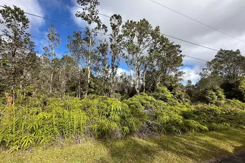Mokuna St, Volcano, HI 96785