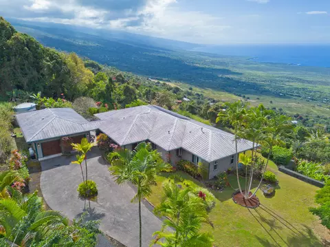 82-1076 Nanaina Lani Pl, Captain Cook, HI 96704