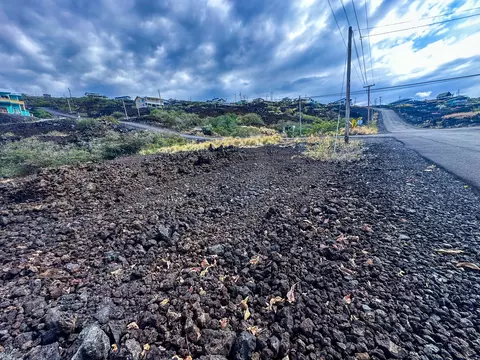 Ewalu Ave, Captain Cook, HI 96704