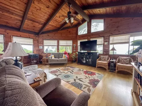 94-2088 S Point Rd, Naalehu, HI 96772