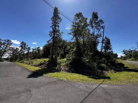 Heno St, Volcano, HI 96785