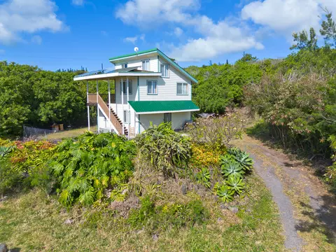 94-6406 Malulani Rd, Naalehu, HI 96772