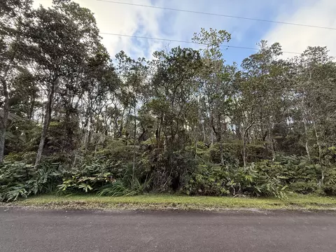 5 Th St, Volcano, HI 96785