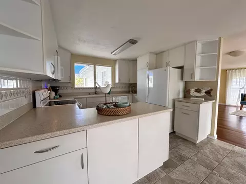 Kitchen - 8 Kaikuono St, Hilo, HI 96720 photo 1 of 3