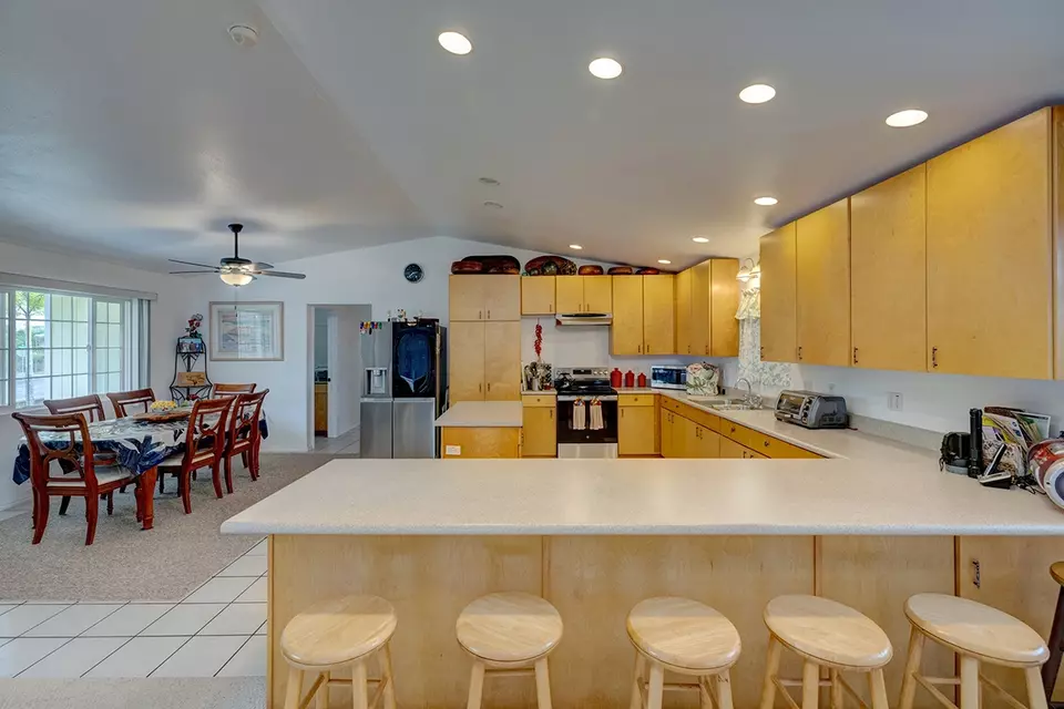 Kitchen - 497 Makanaa St, Hilo, HI 96720 photo 3 of 3