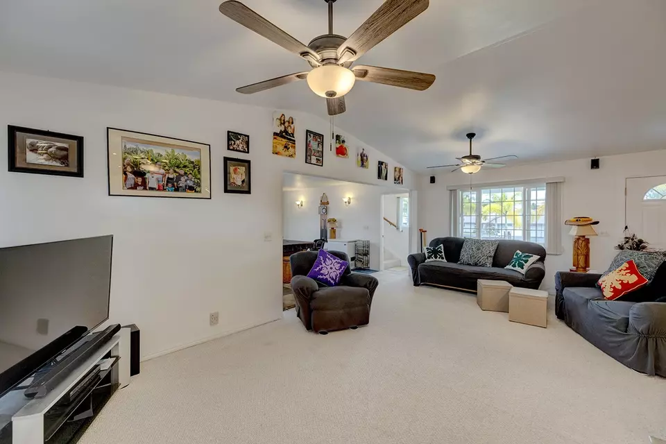 Living - 497 Makanaa St, Hilo, HI 96720 photo 2 of 2