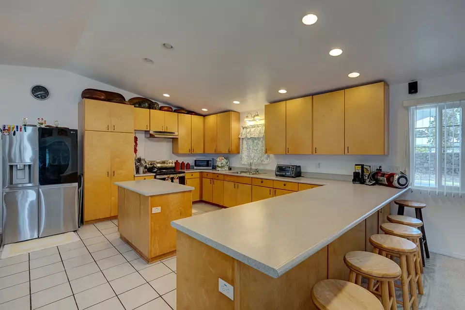 Kitchen - 497 Makanaa St, Hilo, HI 96720 photo 1 of 3