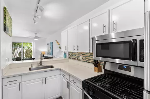 75-6008 Alii Dr #111, Kailua Kona, HI 96740