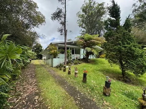 18-4137 Haumalu St, Volcano, HI 96785