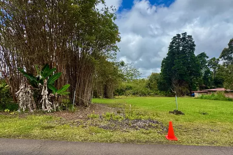 Hapuu Nani St, Volcano, HI 96785