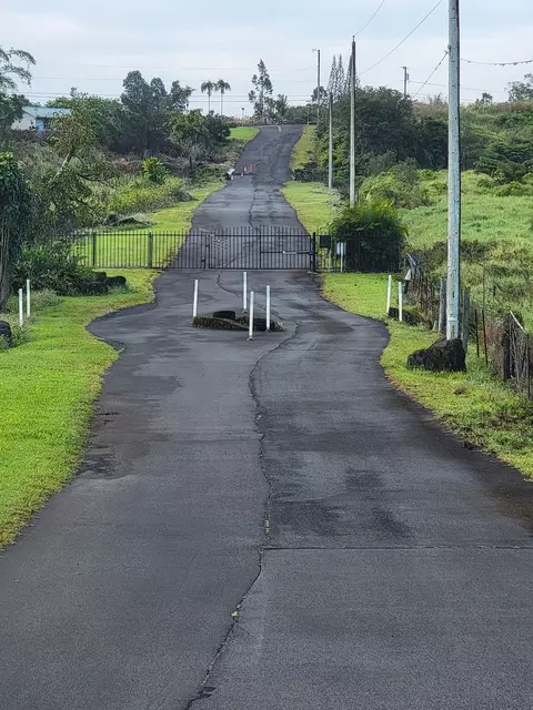 4051 Ahuanani Pl, Hilo, HI 96720