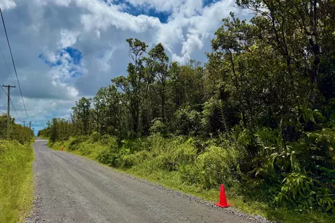 Makoa Rd, Volcano, HI 96785