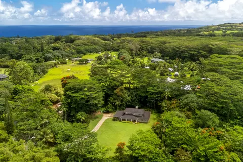 4751 Kahiliholo Rd, Kilauea, HI 96754