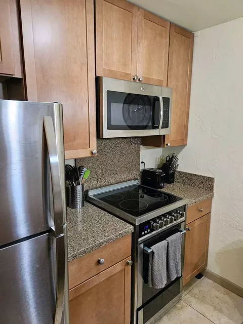 Kitchen - 525 Aleka Lp #K3, Kapaa, HI 96746 photo 2 of 4