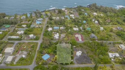 1 St Ave, Keaau, HI 96749