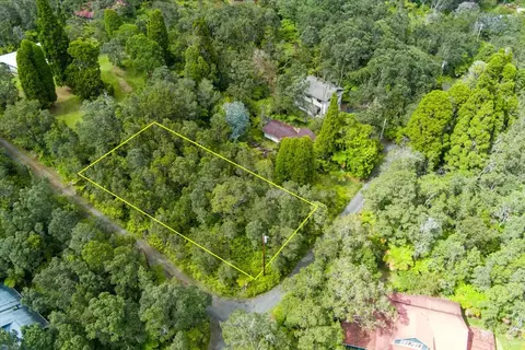 Maile Ave, Volcano, HI 96785