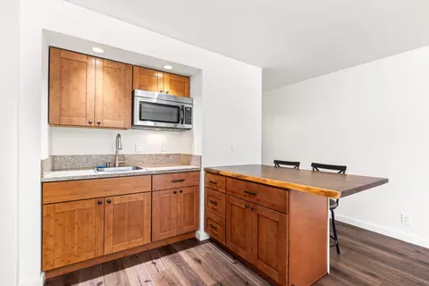 75-5680 Kuakini Hwy #206, Kailua Kona, HI 96740