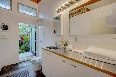 Bath - 12-154 Mapuana Ave, Pahoa, HI 96778 photo 1 of 2