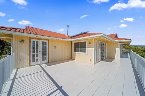 111 Alawaena Pl, Hilo, HI 96720