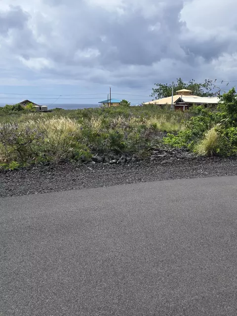 Akahi Ave, Captain Cook, HI 96704