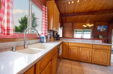93-7015 Kamaoa Rd, Naalehu, HI 96772