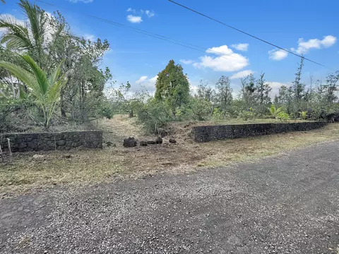 38 Th Ave, Kurtistown, HI 96760