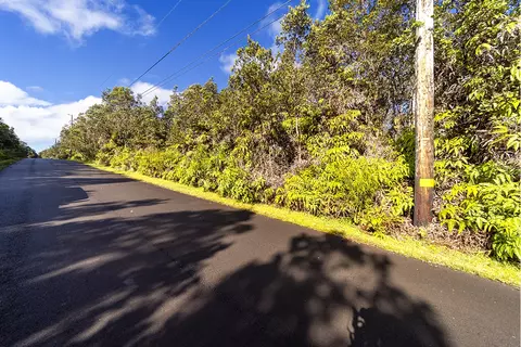 9 Th St, Volcano, HI 96785