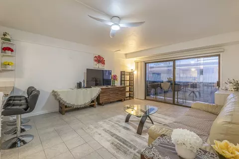 75-5719 Kona Plz #105, Kailua Kona, HI 96740