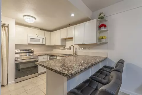 75-5719 Kona Plz #105, Kailua Kona, HI 96740