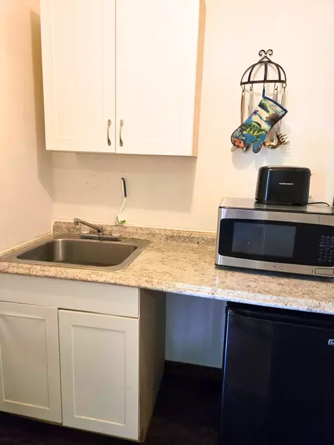 Kitchen - 17-733 Ala Loop, Mountain View, HI 96771 photo 3 of 4