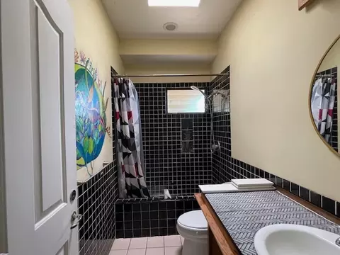 Bath - 189 Eggerking Rd, Kapaa, HI 96746 photo 1 of 2