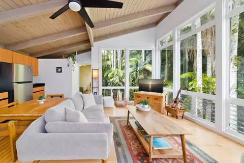 98 Kaiwiki Rd, Hilo, HI 96720