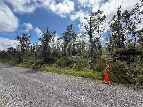 11-2575 Rd, Volcano, HI 96785