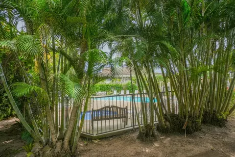 Exterior - 525 Aleka Lp #B8, Kapaa, HI 96746 photo 4 of 9