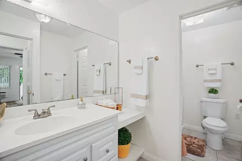Bath - 525 Aleka Lp #B8, Kapaa, HI 96746 photo 2 of 2