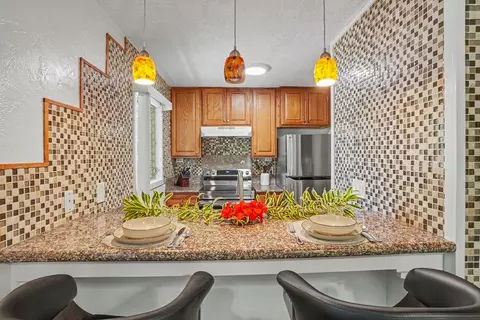 Kitchen - 525 Aleka Lp #B8, Kapaa, HI 96746 photo 2 of 5