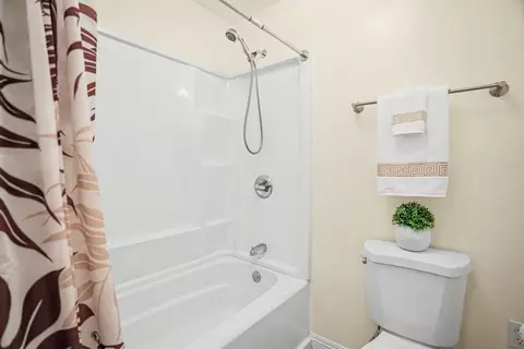 Bath - 525 Aleka Lp #B8, Kapaa, HI 96746 photo 1 of 2
