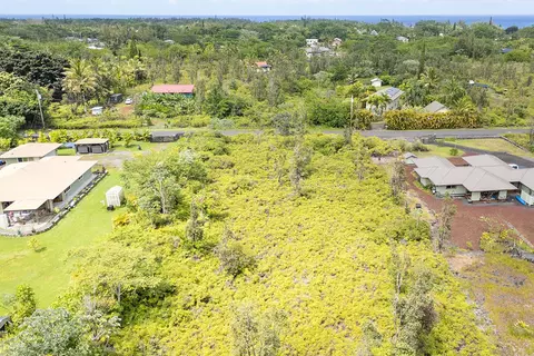 1 St Ave, Keaau, HI 96749